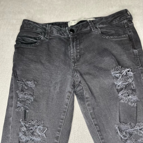 Black ripped/distressed skinny jeans - Picture 2 of 3
